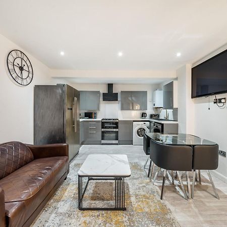 Two Bed Home In The Heart Of 埃格姆 外观 照片